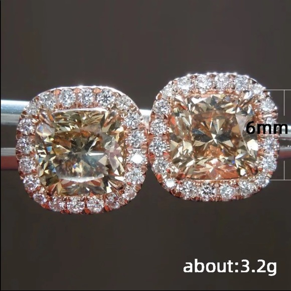 New Women’s Rose Gold Diamond Stud Earrings - Picture 4 of 5